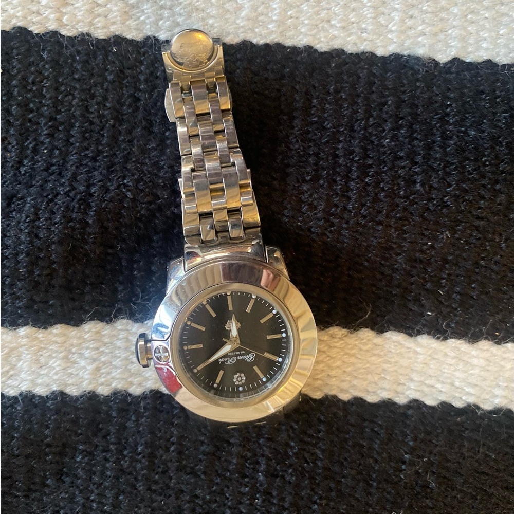 Gl Rock Stylish Silver with onyx’s face Watch for Women